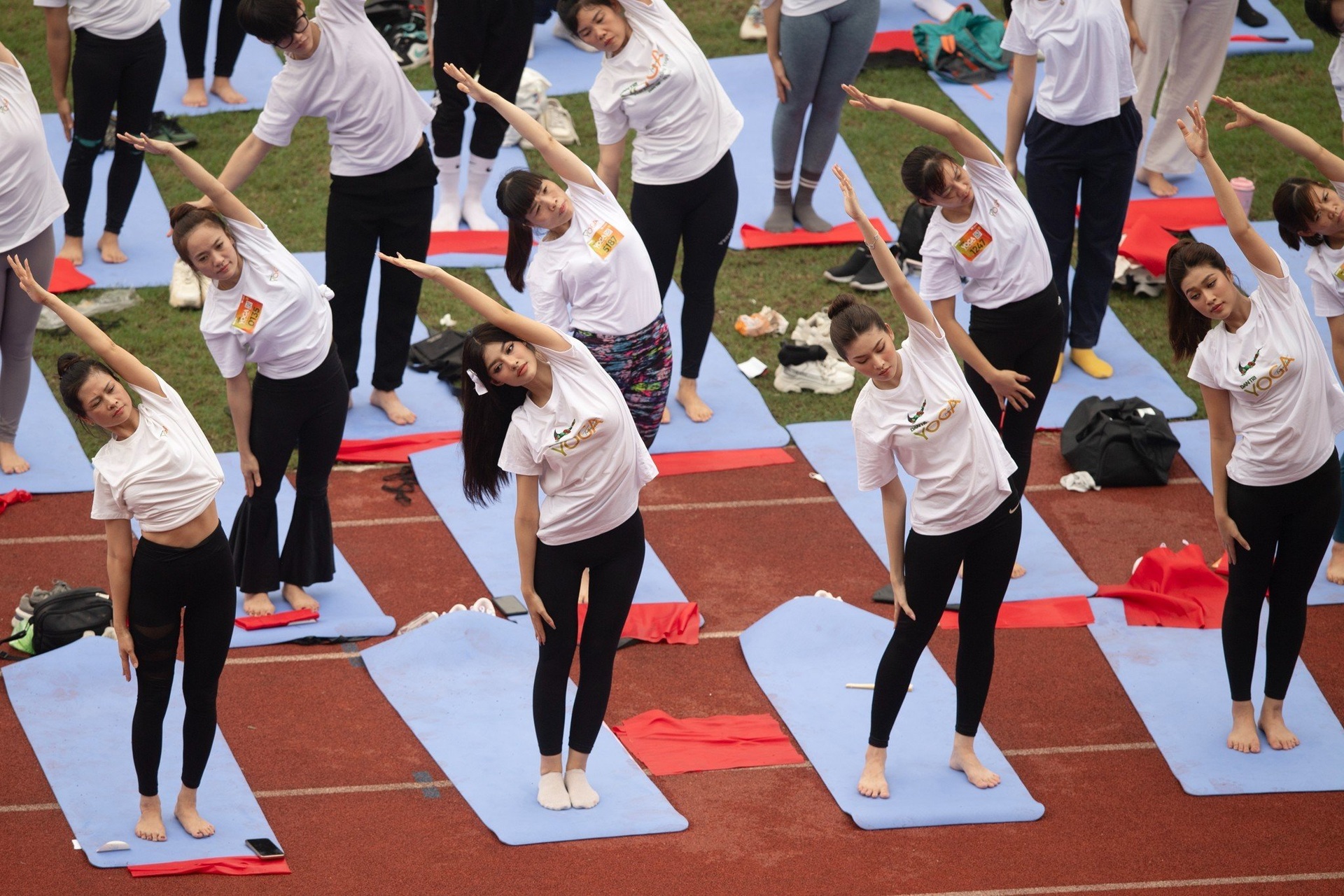 Dàn hoa hậu, á hậu khoe dáng xinh tươi tại Ngày hội yoga Dân trí - 12 Dàn hoa hậu, á hậu khoe dáng xinh tươi tại Ngày hội yoga Dân trí - 12