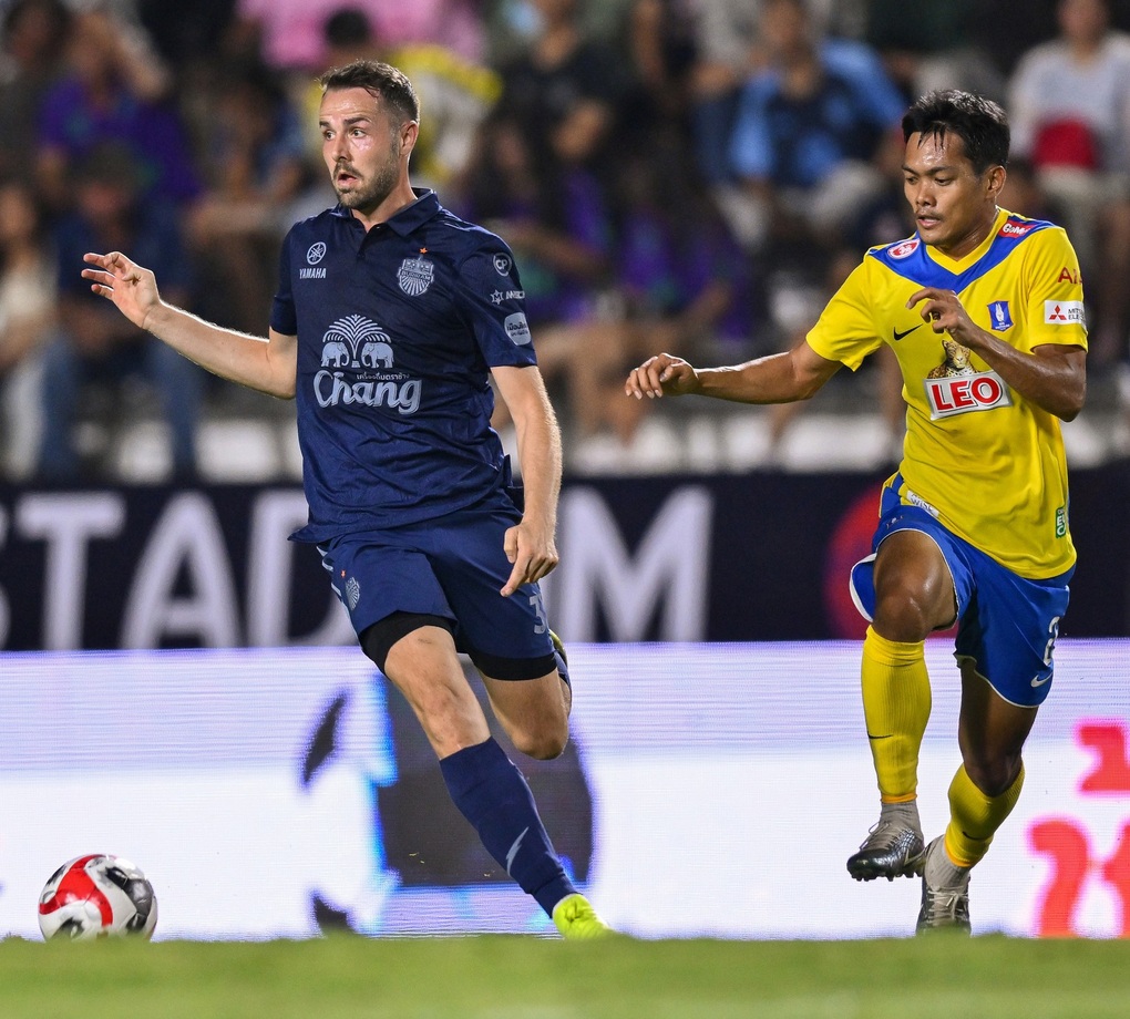 Đội bóng của Chanathip Songkrasin thua ở bán kết cúp C1 Đông Nam Á - 1