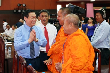 Phó Thủ tướng đón Tết Chol Chnam Thmay cùng đồng bào Khmer