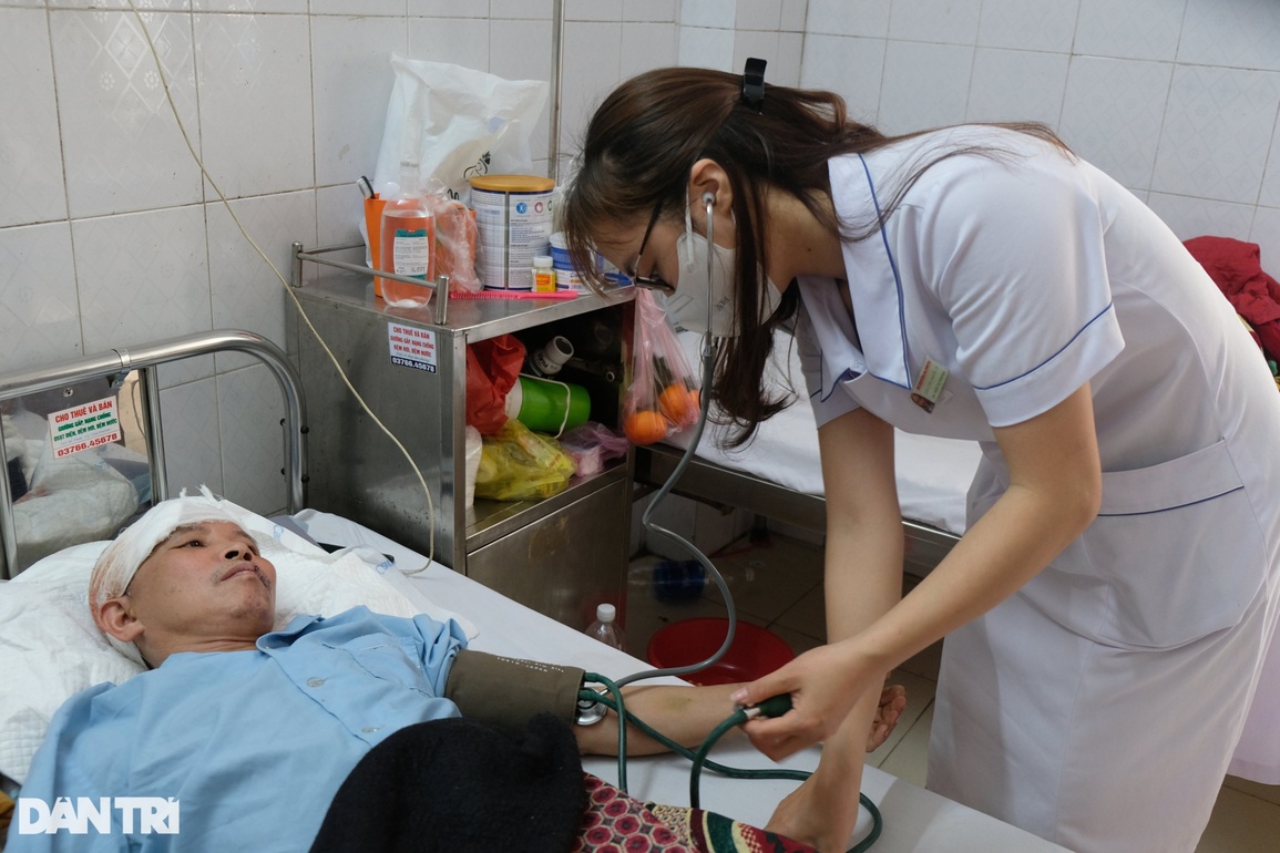 Vợ nghèo cùng đường cầu xin cứu chồng tai nạn chấn thương sọ não - 2 Vợ nghèo cùng đường cầu xin cứu chồng tai nạn chấn thương sọ não - 2