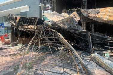 Toàn bộ siêu thị điện máy tan hoang sau vụ hỏa hoạn