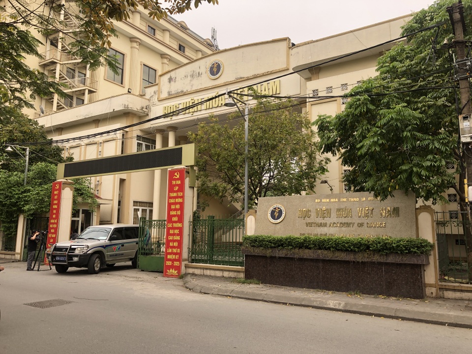 325 học viên trường Múa kêu cứu vì học 7 năm không được cấp bằng - 3 325 học viên trường Múa kêu cứu vì học 7 năm không được cấp bằng - 3