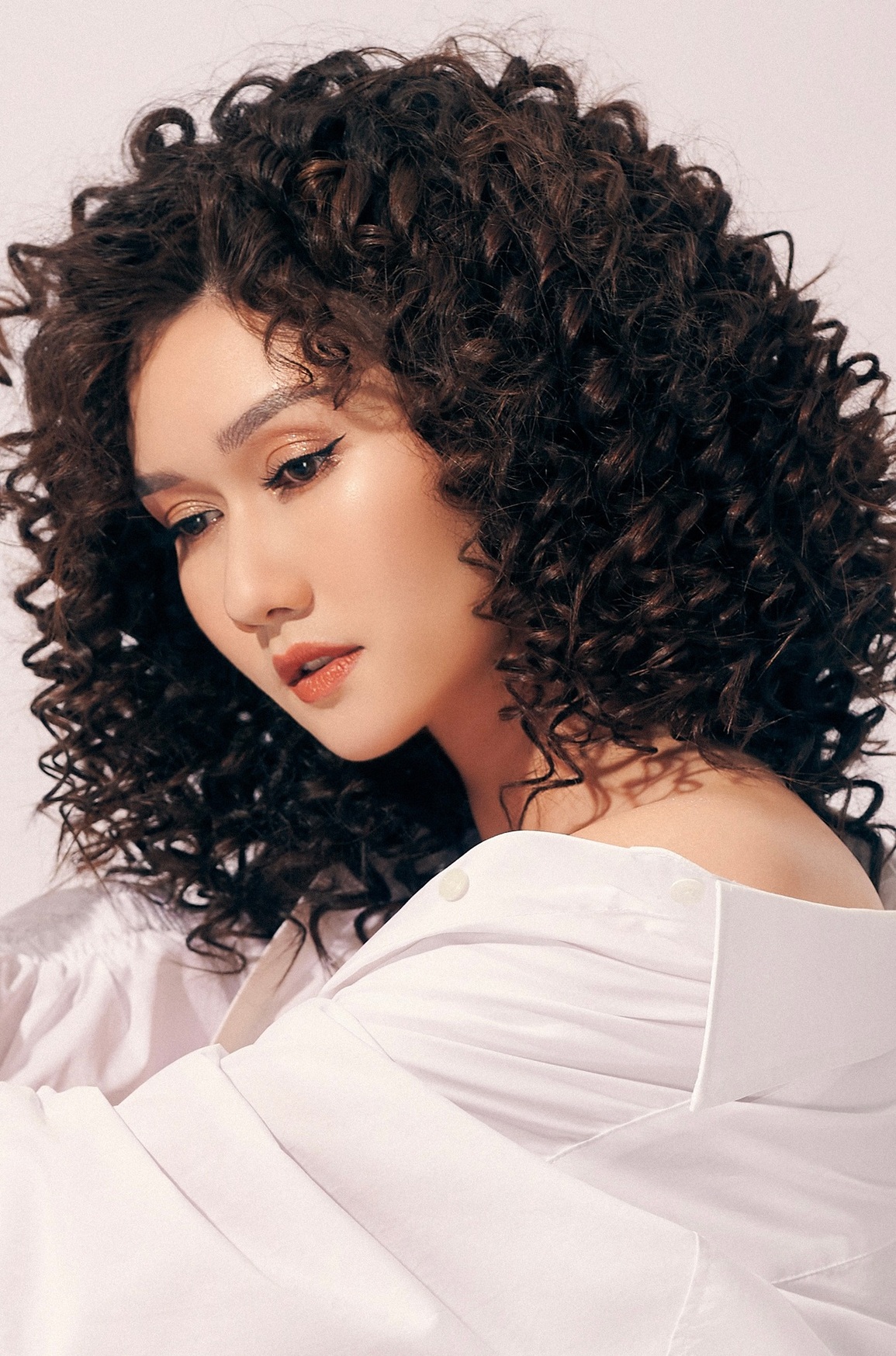 Hương Giang xác nhận chia tay Đình Tú sau hơn 5 năm gắn bó - 2 Hương Giang xác nhận chia tay Đình Tú sau hơn 5 năm gắn bó - 2