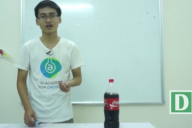 Khoa học vui: Thả kẹo Mentos vào chai Cocacola