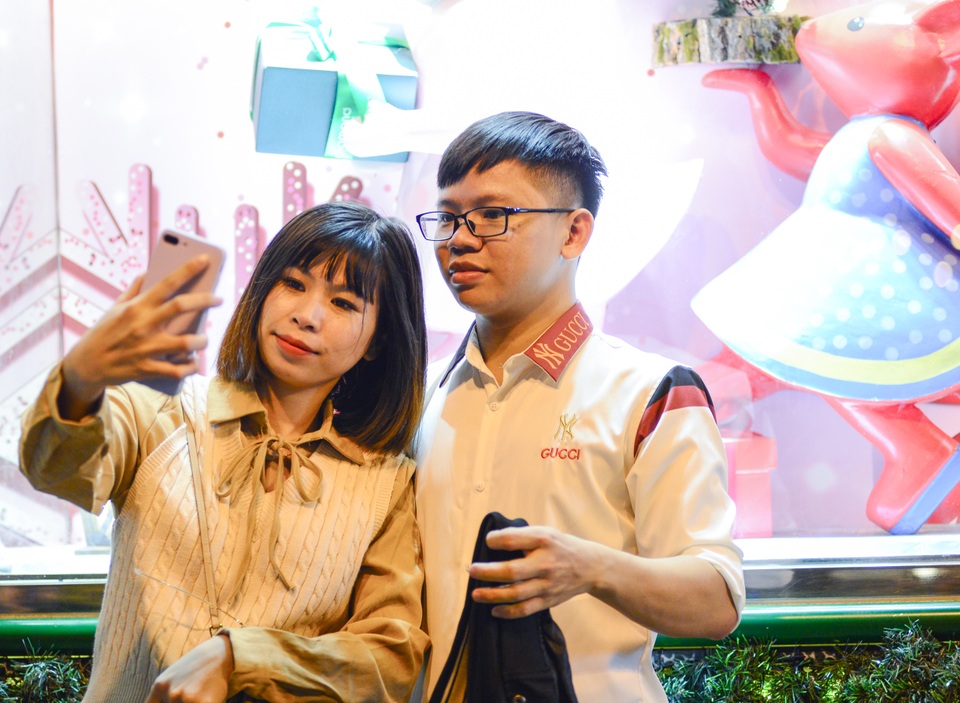 Giới trẻ Sài Gòn chơi Noel.jpg Giới trẻ Sài Gòn chơi Noel.jpg