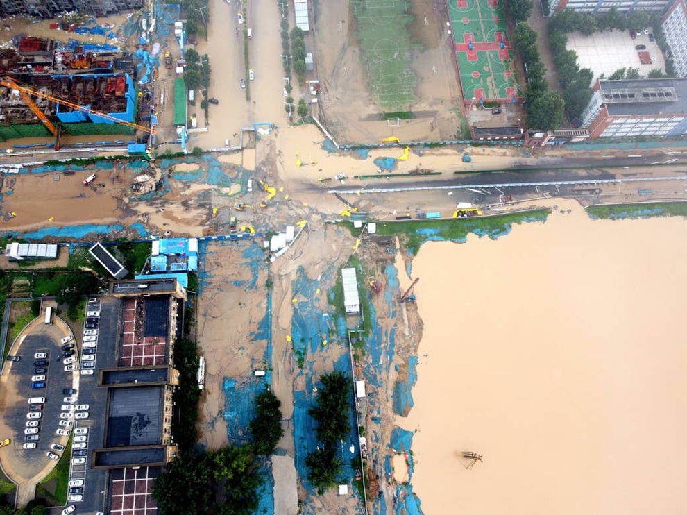 Những hình ảnh về đợt mưa lũ kinh hoàng nghìn năm có một ở Trung Quốc - 3 Những hình ảnh về đợt mưa lũ kinh hoàng nghìn năm có một ở Trung Quốc - 3