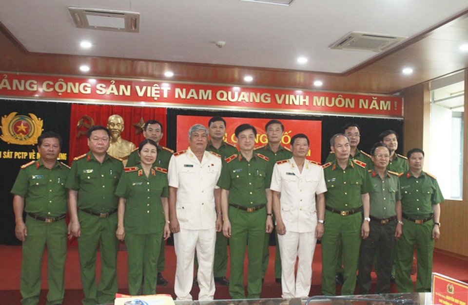 Điều động, bổ nhiệm Cục trưởng Cục Cảnh sát phòng chống tội phạm về môi trường - 4 Điều động, bổ nhiệm Cục trưởng Cục Cảnh sát phòng chống tội phạm về môi trường - 4