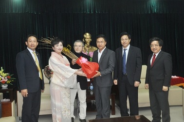 Đà Nẵng đón nhận 100 cây hoa anh đào từ Nhật Bản