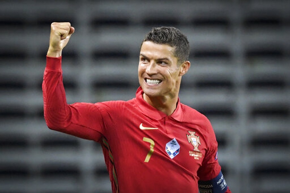 C.Ronaldo lập cú đúp, Bồ Đào Nha hạ gục Thụy Điển - 1 C.Ronaldo lập cú đúp, Bồ Đào Nha hạ gục Thụy Điển - 1