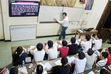 Người thầy trẻ “truyền lửa” môn Hóa cho sĩ tử vượt vũ môn