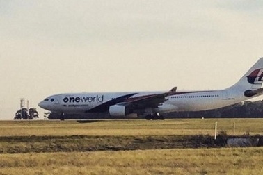 Máy bay Malaysia Airlines hạ cánh khẩn cấp tại Úc