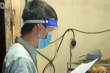 Xuất hiện clip cán bộ nói "bánh mì không phải thực phẩm" đi phạt lò bánh mì