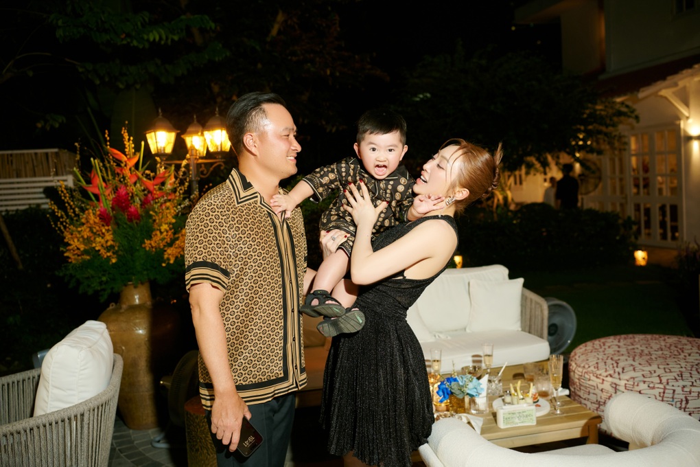 Chi Bảo đón tuổi mới ở biệt thự triệu đô, cuộc sống viên mãn sau giải nghệ - 5 Chi Bảo đón tuổi mới ở biệt thự triệu đô, cuộc sống viên mãn sau giải nghệ - 5