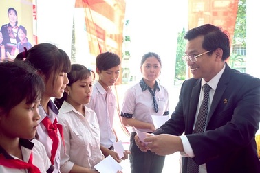 “Nâng bước đến trường – Thắp sáng tương lai” cho học sinh, sinh viên dân tộc thiểu số Đồng Nai