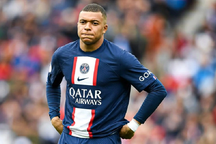 Động thái bất ngờ của Mbappe khiến PSG như ngồi trên đống lửa
