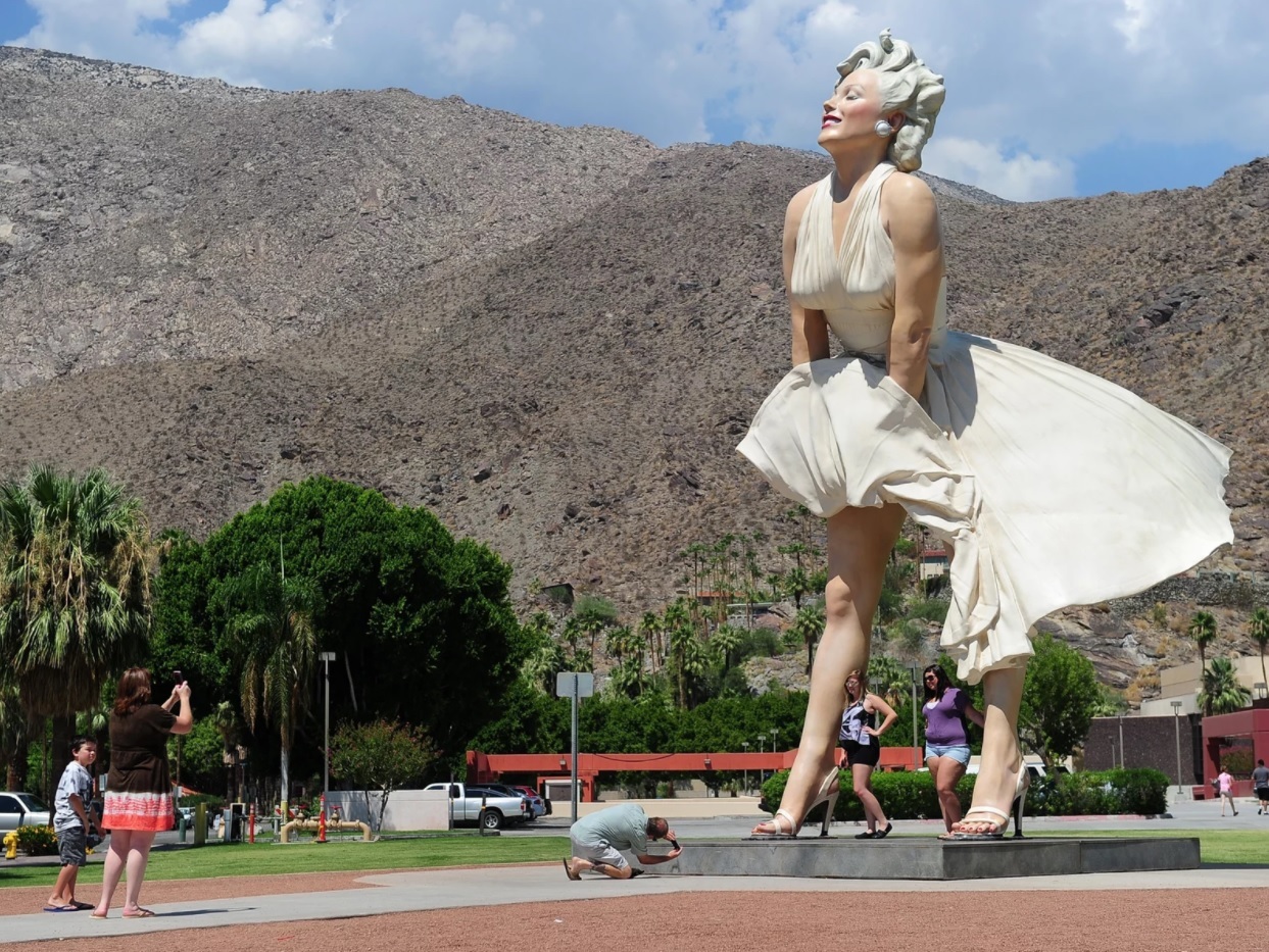 Tượng Marilyn Monroe bị gió làm tốc váy có xúc phạm phụ nữ không? - 1