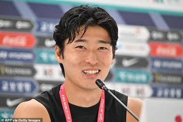 "Trai đẹp" của đội tuyển Hàn Quốc khốn khổ vì "gây thương nhớ" cho fan nữ