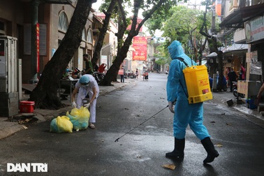 Hà Nội lấy hàng trăm mẫu xét nghiệm tại chợ Ngọc Hà