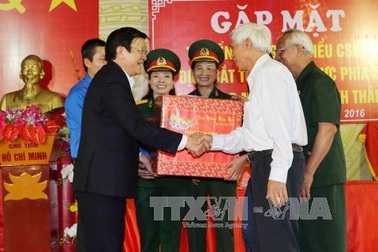 Chủ tịch nước gặp mặt các chiến sỹ cách mạng bị địch bắt, tù đày