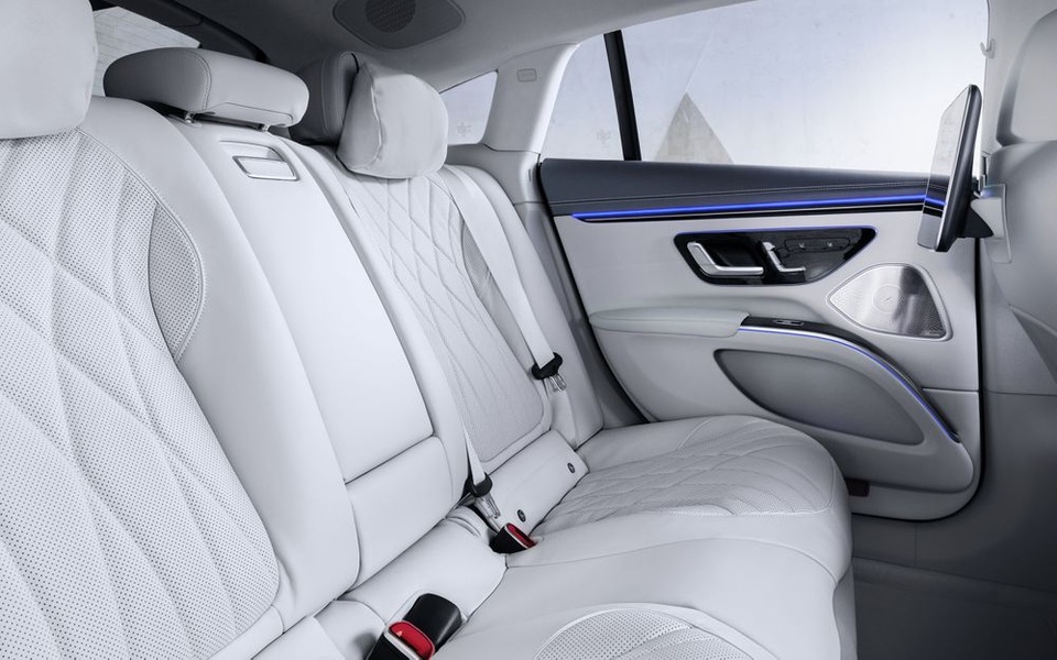 Xe chạy điện hạng sang Mercedes-Benz EQS trình làng với thiết kế ấn tượng - 9 Xe chạy điện hạng sang Mercedes-Benz EQS trình làng với thiết kế ấn tượng - 9