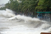 Bão số 8 tan, các tỉnh miền Trung tiếp tục mưa to