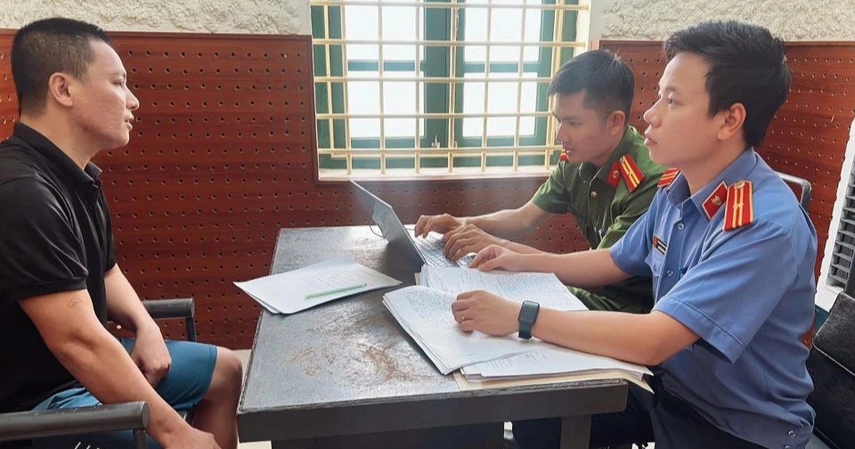 Mẹ bị tai nạn con đến nhà đối phương dùng dao uy hiếp, ép bồi thường