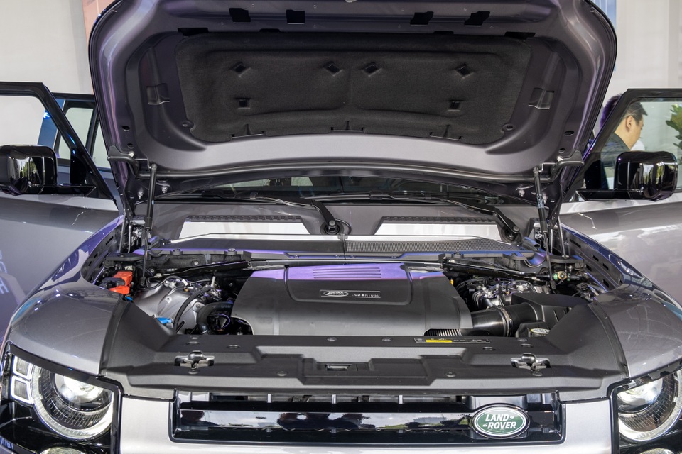 Land Rover Defender giá từ 3,85 tỷ - SUV cho đại gia Việt thích khám phá - 8