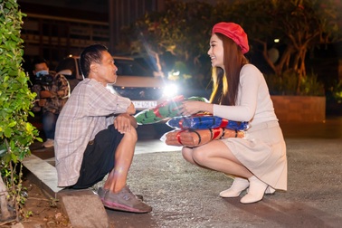 Nghĩa cử đẹp của Hoa hậu Di Khả Hân dịp giáng sinh