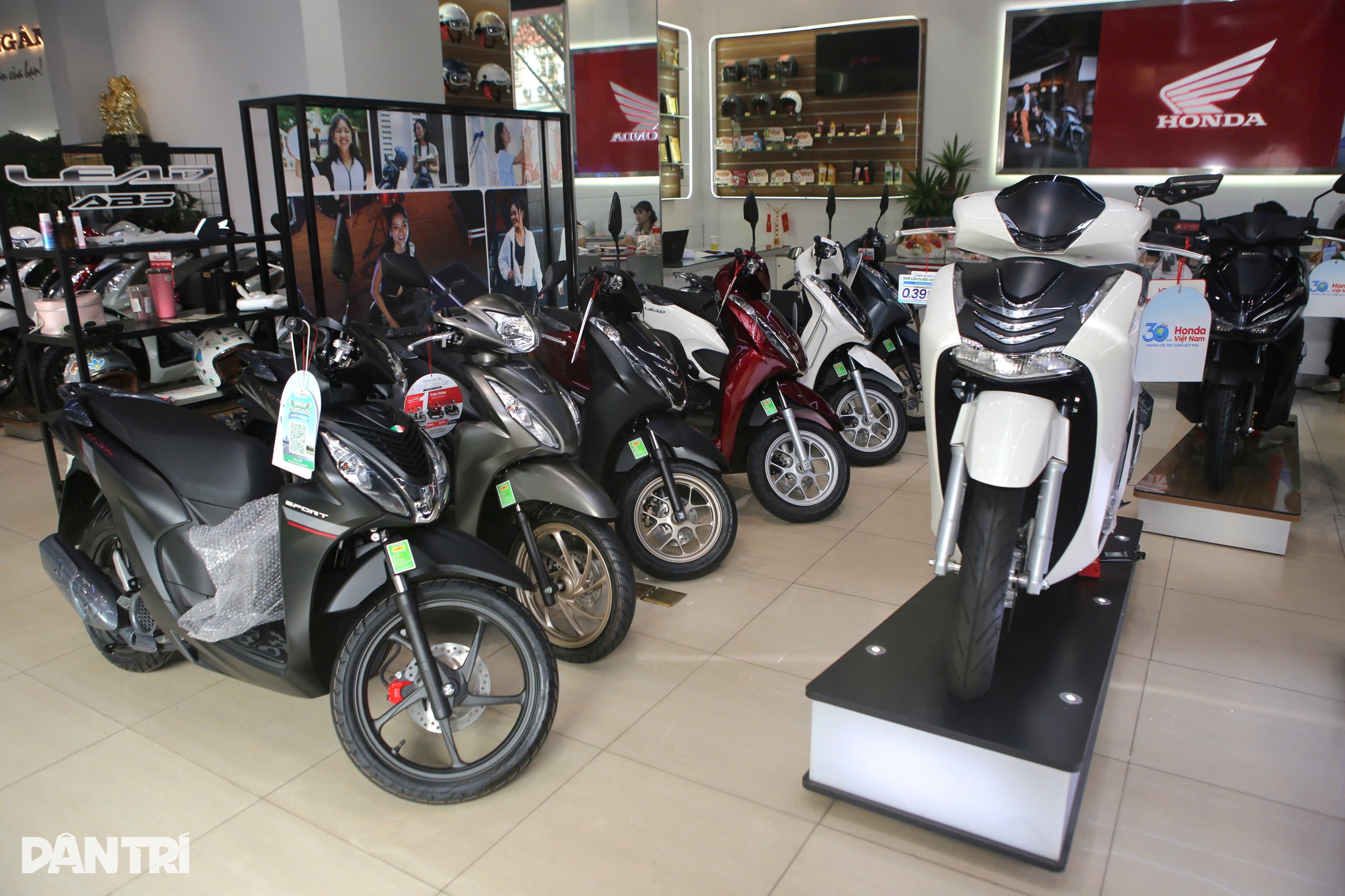 Gallery - Người dùng đánh giá động cơ đạt chuẩn khí thải Euro 4 trên xe máy Honda | Báo Dân trí - image 1