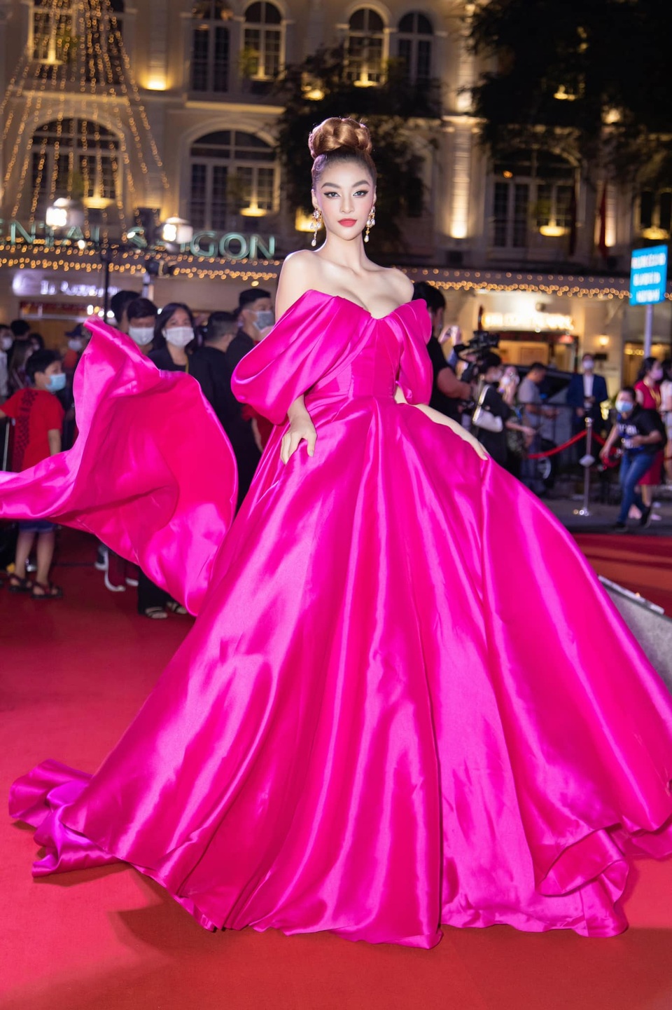 Đỗ Mỹ Linh, Vũ Ngọc Anh… bị soi vì trang phục phản cảm - 6 Đỗ Mỹ Linh, Vũ Ngọc Anh… bị soi vì trang phục phản cảm - 6