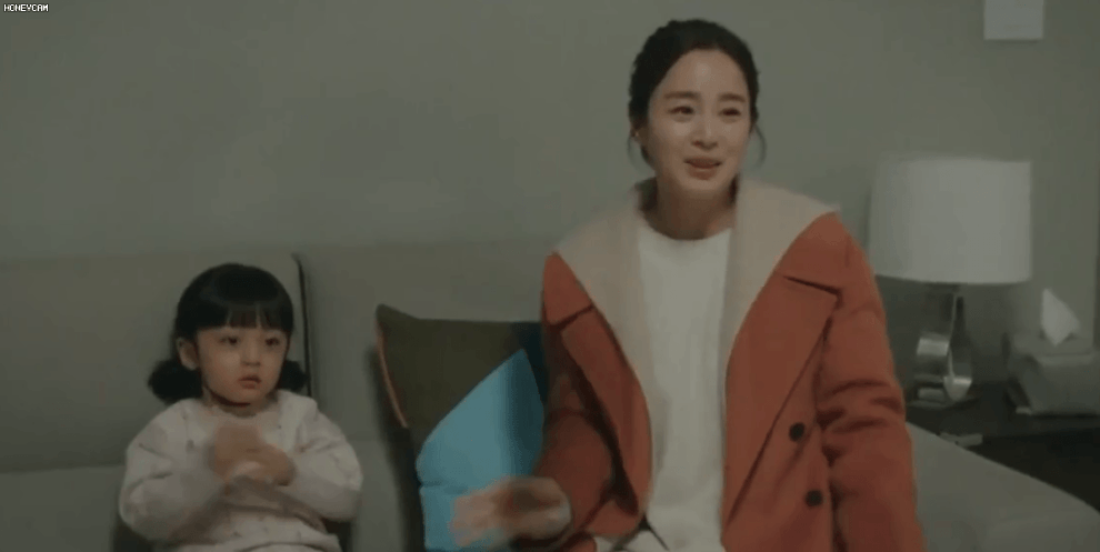 Bé trai bị chuyển giới làm con gái Kim Tae Hee giờ ra sao? - 2 Bé trai bị chuyển giới làm con gái Kim Tae Hee giờ ra sao? - 2