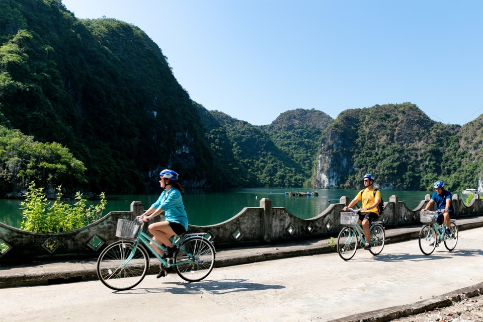 6 lý do khiến Hạ long trở thành điểm đến số một năm 2020 - 2 6 lý do khiến Hạ long trở thành điểm đến số một năm 2020 - 2