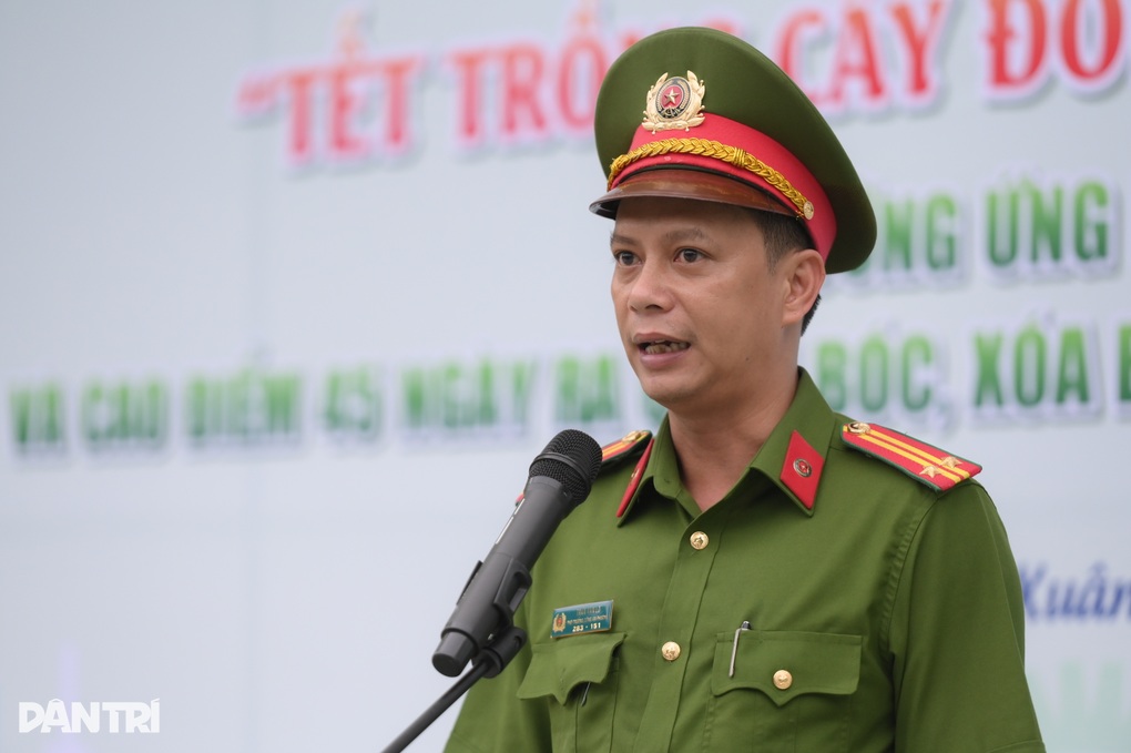 Gỡ quảng cáo trái phép, xử lý nhiều vi phạm ở TPHCM - 1