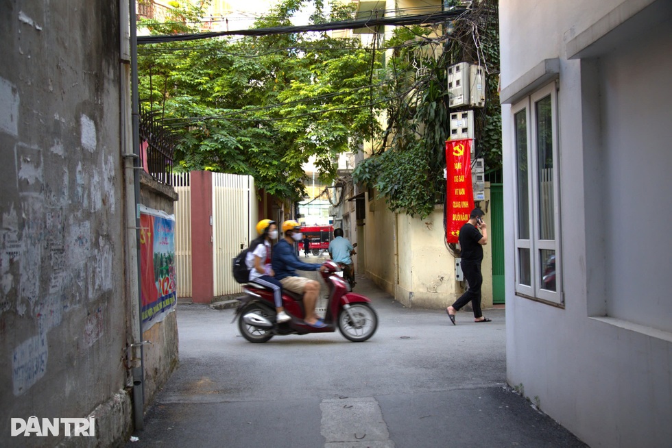 Con ngõ bất ổn thường xuyên xảy ra tai nạn ở Hà Nội - 1 Con ngõ bất ổn thường xuyên xảy ra tai nạn ở Hà Nội - 1