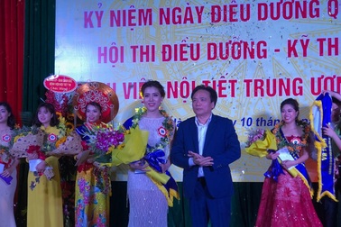 Điều dưỡng "thi" giải quyết tình huống để nâng cao kỹ năng ứng xử