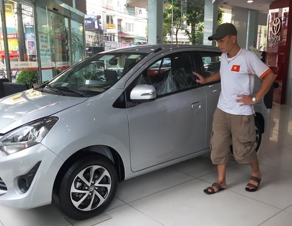 Đại lý ô tô vắng hoe vì khách chờ giảm phí trước bạ - 1 Đại lý ô tô vắng hoe vì khách chờ giảm phí trước bạ - 1