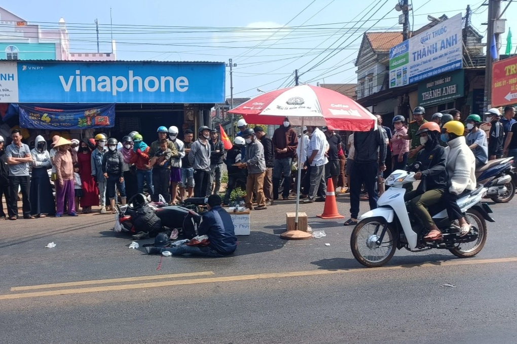 Gặp nạn trên đường về quê ăn Tết, bố khóc nghẹn ôm thi thể con gái 3 tuổi - 1 Gặp nạn trên đường về quê ăn Tết, bố khóc nghẹn ôm thi thể con gái 3 tuổi - 1