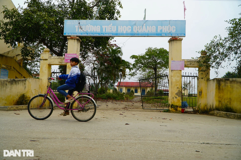 Công sở được đầu tư nhiều tỷ đồng thành... nơi nhốt lợn - 3 Công sở được đầu tư nhiều tỷ đồng thành... nơi nhốt lợn - 3