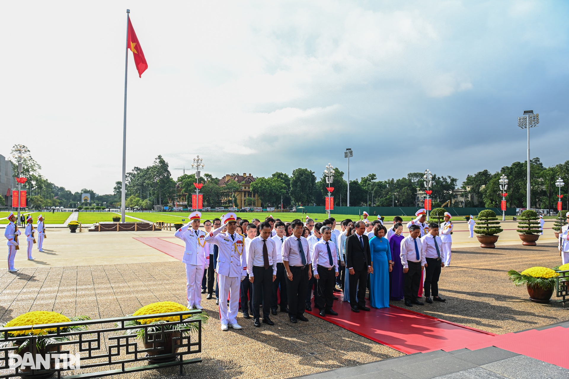 Lãnh đạo Đảng, Nhà nước đặt vòng hoa, viếng Lăng Chủ tịch Hồ Chí Minh - 10 Lãnh đạo Đảng, Nhà nước đặt vòng hoa, viếng Lăng Chủ tịch Hồ Chí Minh - 10