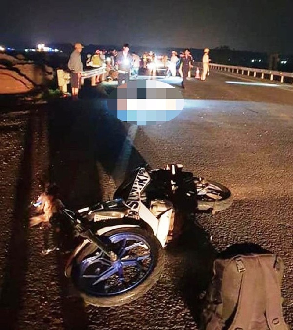 Anh em sinh đôi gặp nạn thương vong khi đi xe máy từ TPHCM về Nghệ An - 1 Anh em sinh đôi gặp nạn thương vong khi đi xe máy từ TPHCM về Nghệ An - 1