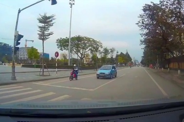 Đi xe "kiểu ú oà" và tai nạn tiềm ẩn