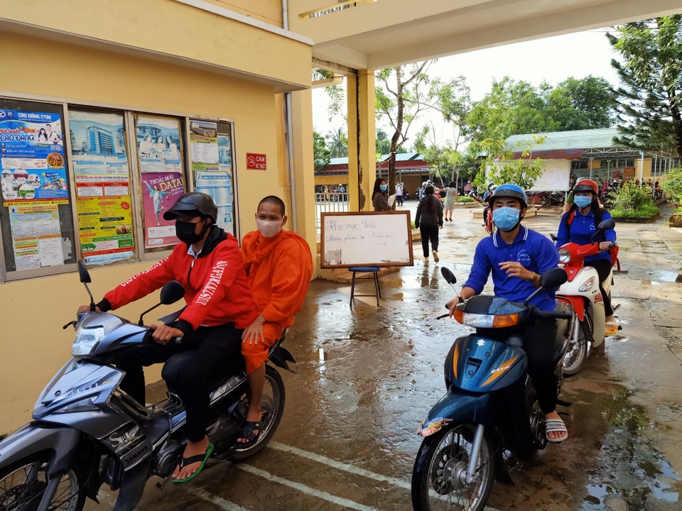 Đề Toán thi tốt nghiệp THPT: Vừa sức thí sinh nhưng để điểm 10 không dễ - 12 Đề Toán thi tốt nghiệp THPT: Vừa sức thí sinh nhưng để điểm 10 không dễ - 12