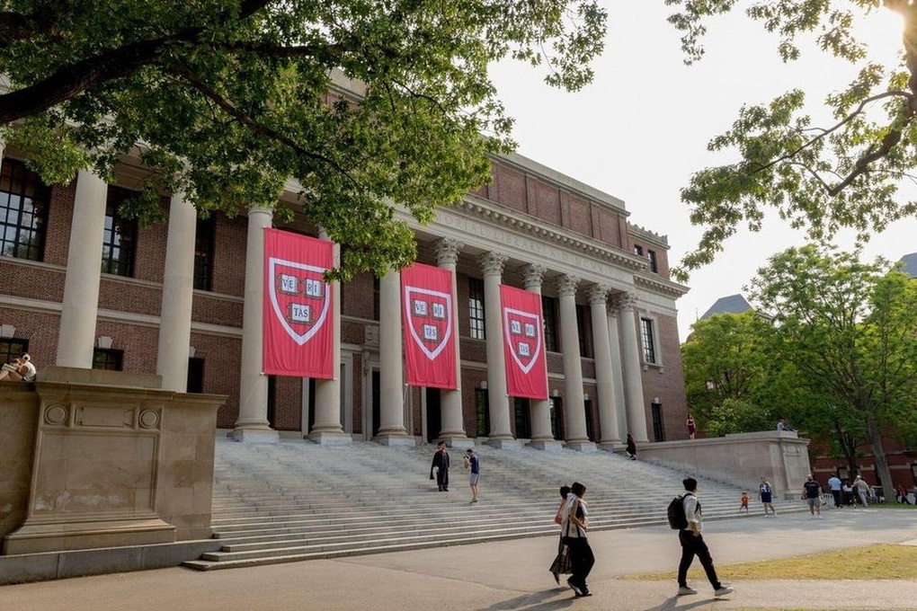 Đại học Harvard kiện Chính phủ Mỹ vì ngăn sinh viên quốc tế nhập cảnh - 1 Đại học Harvard kiện Chính phủ Mỹ vì ngăn sinh viên quốc tế nhập cảnh - 1