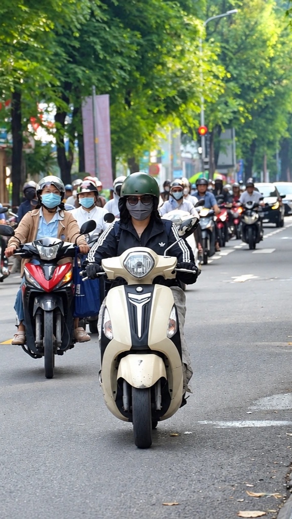 Ngày đầu điều chỉnh làn đường Võ Văn Tần, nhiều tài xế còn lúng túng