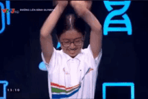 Màn "múa quạt" của 2 thí sinh trong chương trình Olympia gây tranh cãi