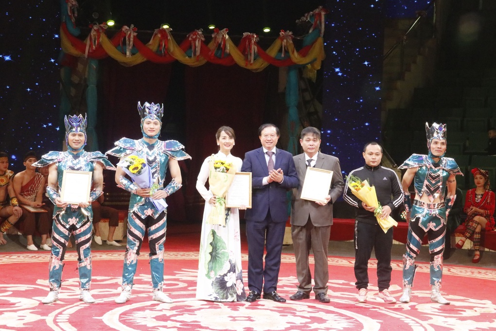 Việt Nam đoạt 3 Huy chương Vàng tại Liên hoan Xiếc quốc tế 2022 - 4 Việt Nam đoạt 3 Huy chương Vàng tại Liên hoan Xiếc quốc tế 2022 - 4