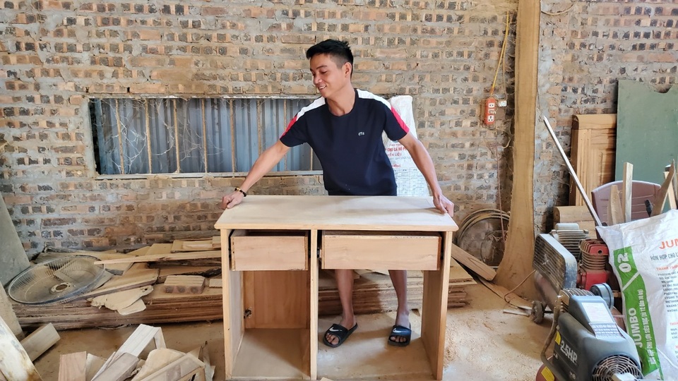 Nghề mộc cuối năm, vừa làm vừa đuổi khách - 3 Nghề mộc cuối năm, vừa làm vừa đuổi khách - 3