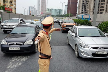 Cửa ngõ Hà Nội và TPHCM tắc cứng dịp Tết, người dân "thoát" thế nào?