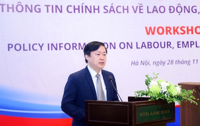 Ông Trần Hải Nam, Phó Vụ trưởng Vụ BHXH trình bày về những nội dung mới trong dự thảo Luật BHXH sửa đổi
