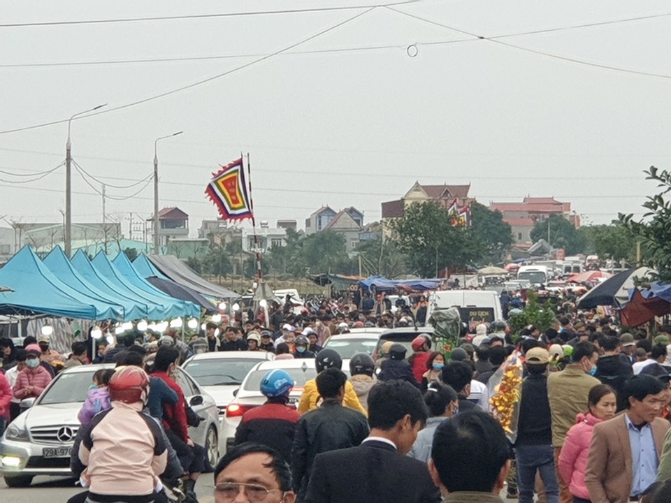 Chợ Viềng “ken đặc” người trước giờ khai hội - 2 Chợ Viềng “ken đặc” người trước giờ khai hội - 2